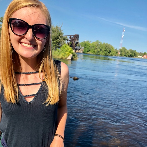 Meet Your Posher - Picture 2 of 5